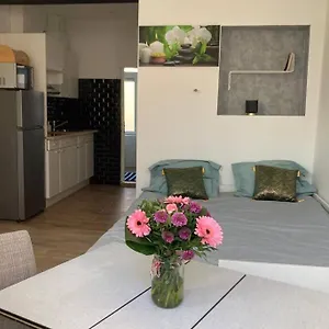  Apartment Magnifique Au 2eme Etage, A Proximite De La Gare Du Midi!